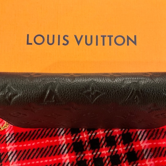 Louis Vuitton - Picture 10 of 10